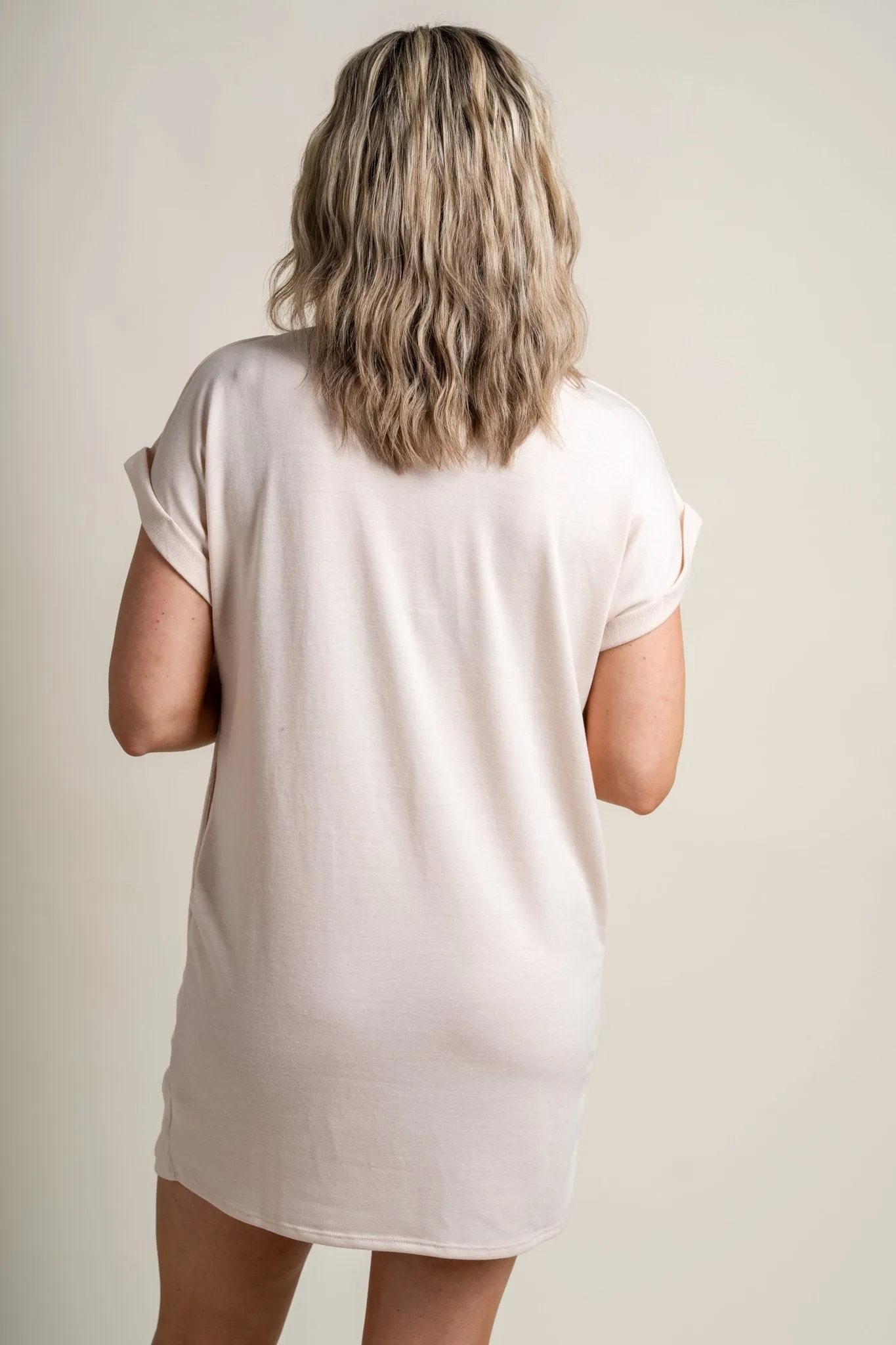 Short sleeve pocket dress natural